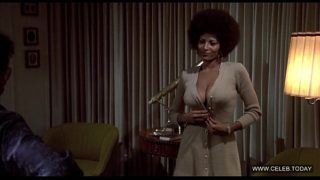 Pam Grier – Showing of her big boobs – Coffy (1…